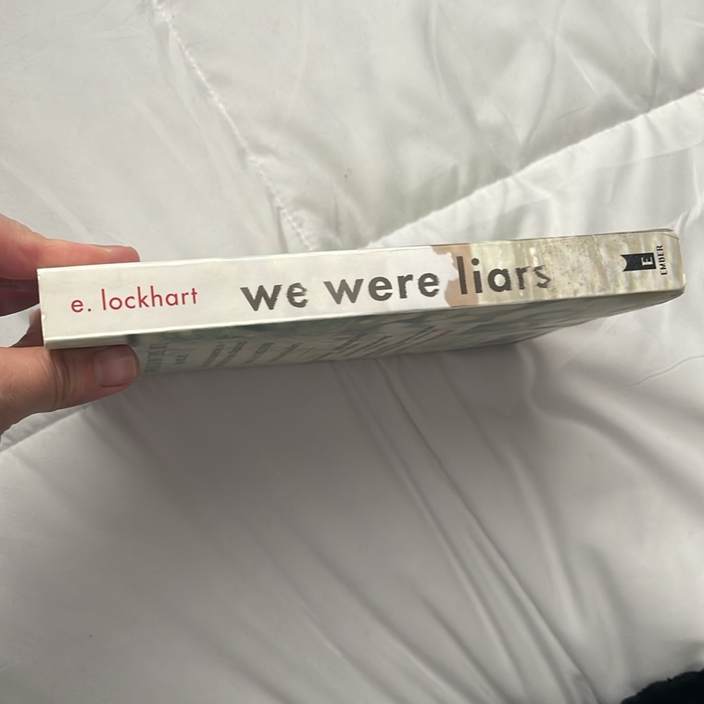 We were liars by e lockhart
Paperback
Read once - Picture 5 of 5